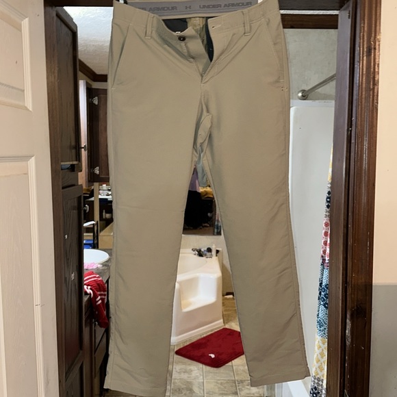 UNDER ARMOUR khaki PANTS. Size 32X30. Like new. Barely worn/EXCELLENT CONDITION! - Picture 2 of 6